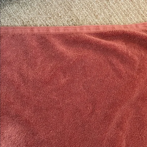 Luxurious Rose Bath Towel - Picture 3 of 10